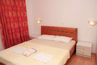 Апартаменты Apartments Antonela Свети-Стефан Апартаменты с 1 спальней и террасой-2