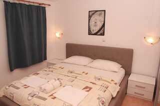 Апартаменты Apartments Antonela Свети-Стефан Апартаменты с 1 спальней и частичным видом на море-2