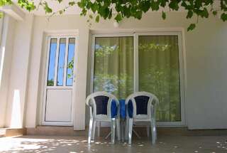 Апартаменты Apartments Antonela Свети-Стефан Апартаменты с 1 спальней, вид на сад-2