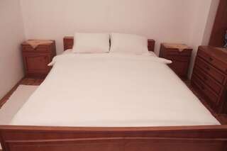 Апартаменты Apartments Antonela Свети-Стефан Четырехместный номер с балконом - Без кухни-4