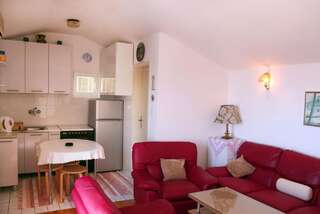 Апартаменты Apartments Antonela Свети-Стефан Апартаменты с 2 спальнями, балконом и видом на море-3